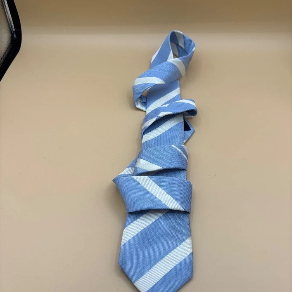Banana Republic Mens Light Blue‎ White Striped 100% Silk Necktie Tie